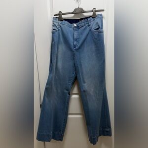 MARLA WYNNE light wash wide leg denim jeans. (Brand New)